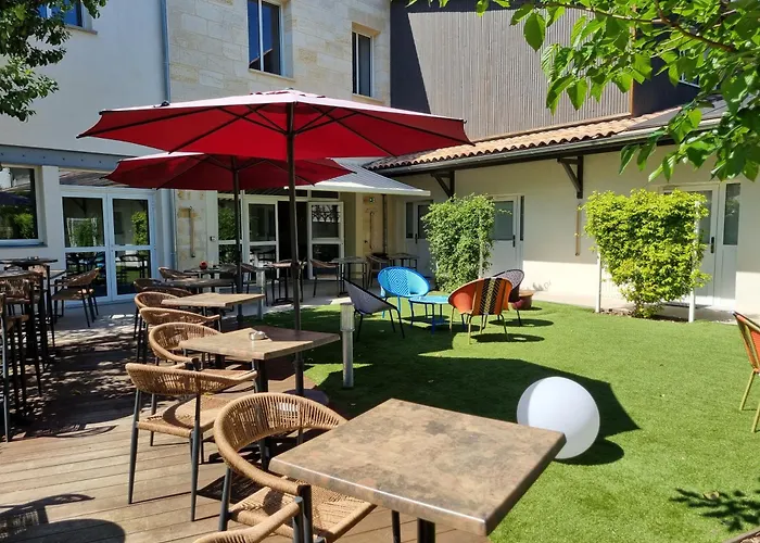 Bloom Hostel Bar & Garden