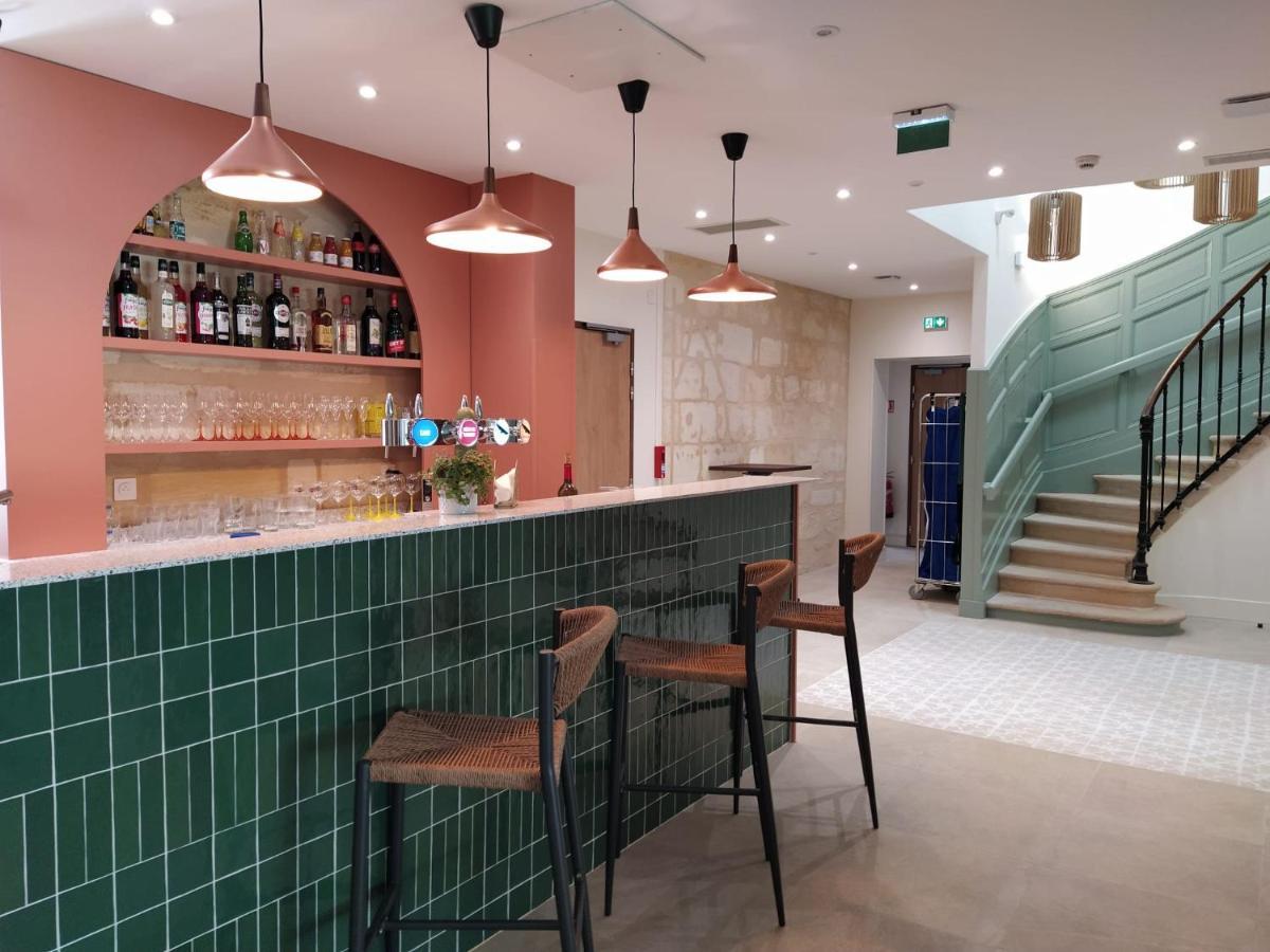 Bloom Bar & Garden Hostal