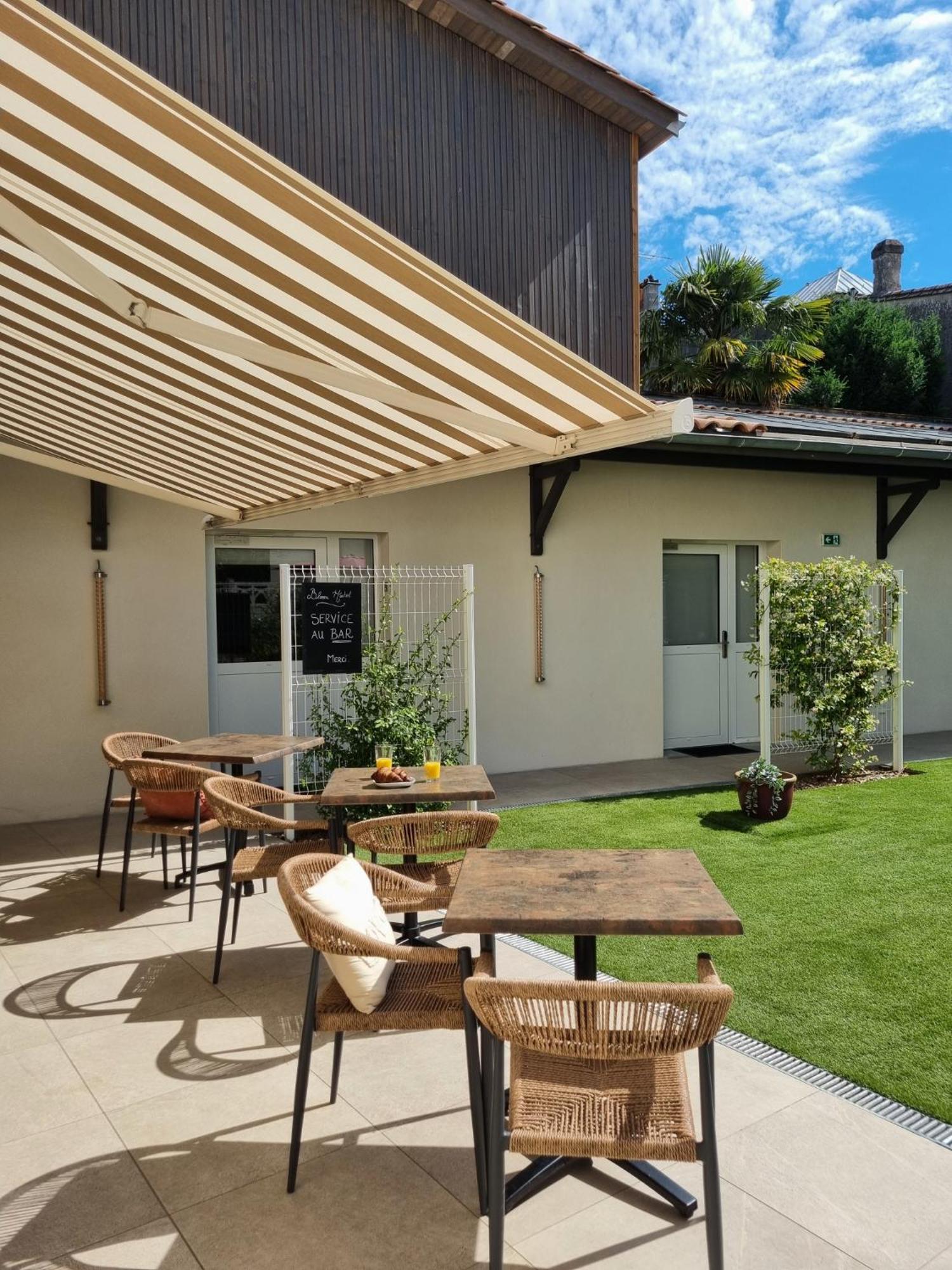 Bloom Bar & Garden Hostel *