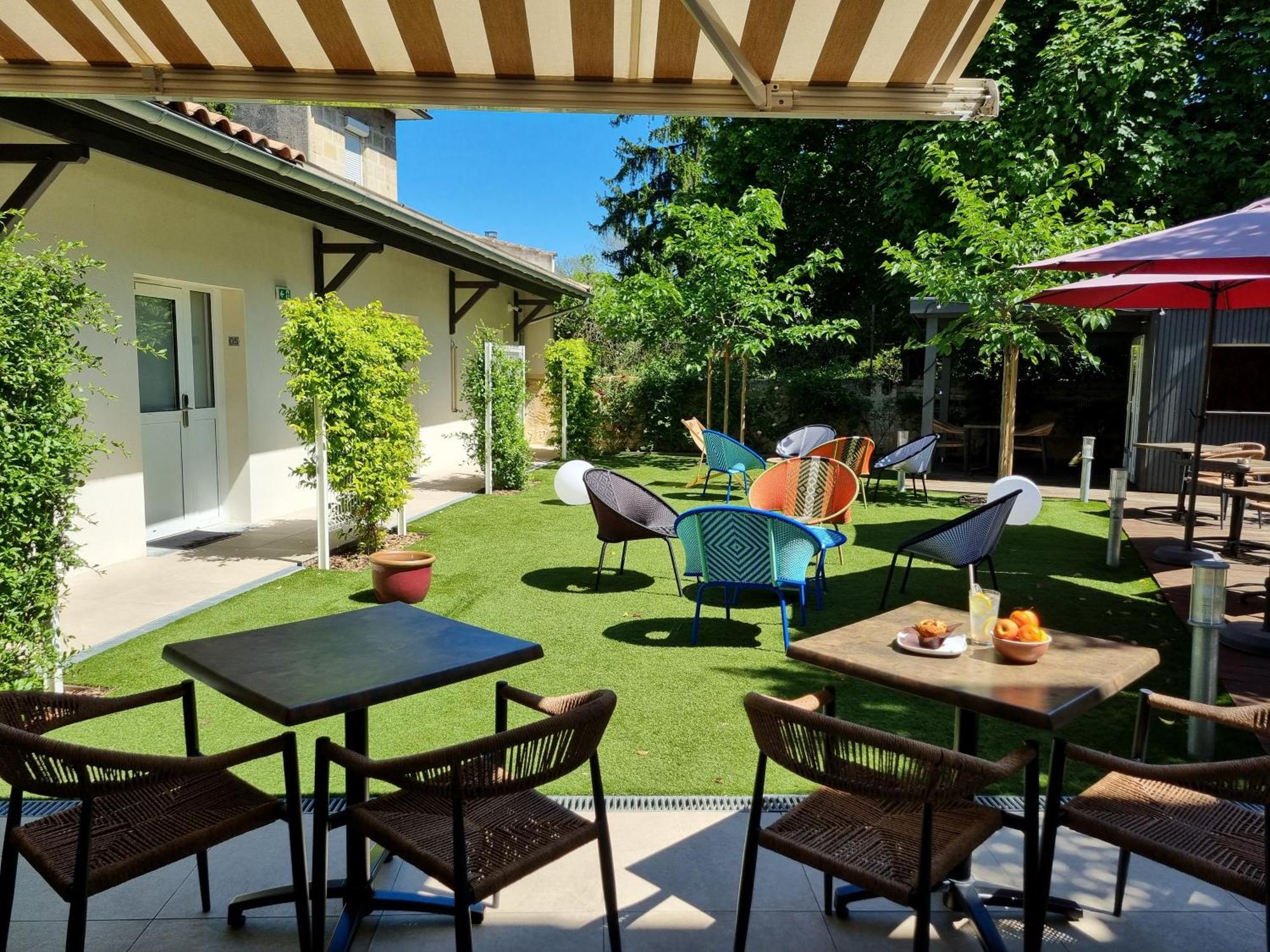 Bloom Bar & Garden Ostello