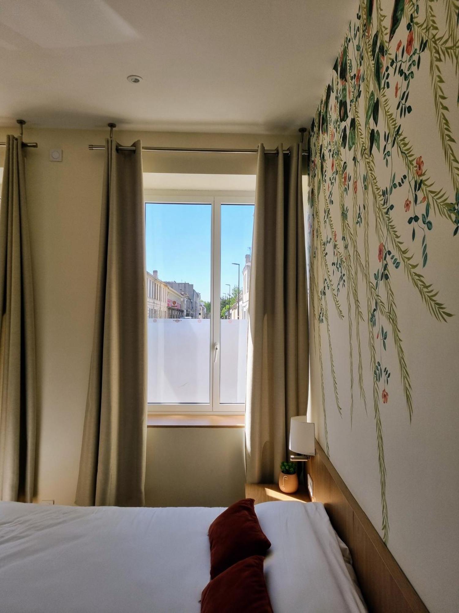Bloom Bar & Garden Hostal *