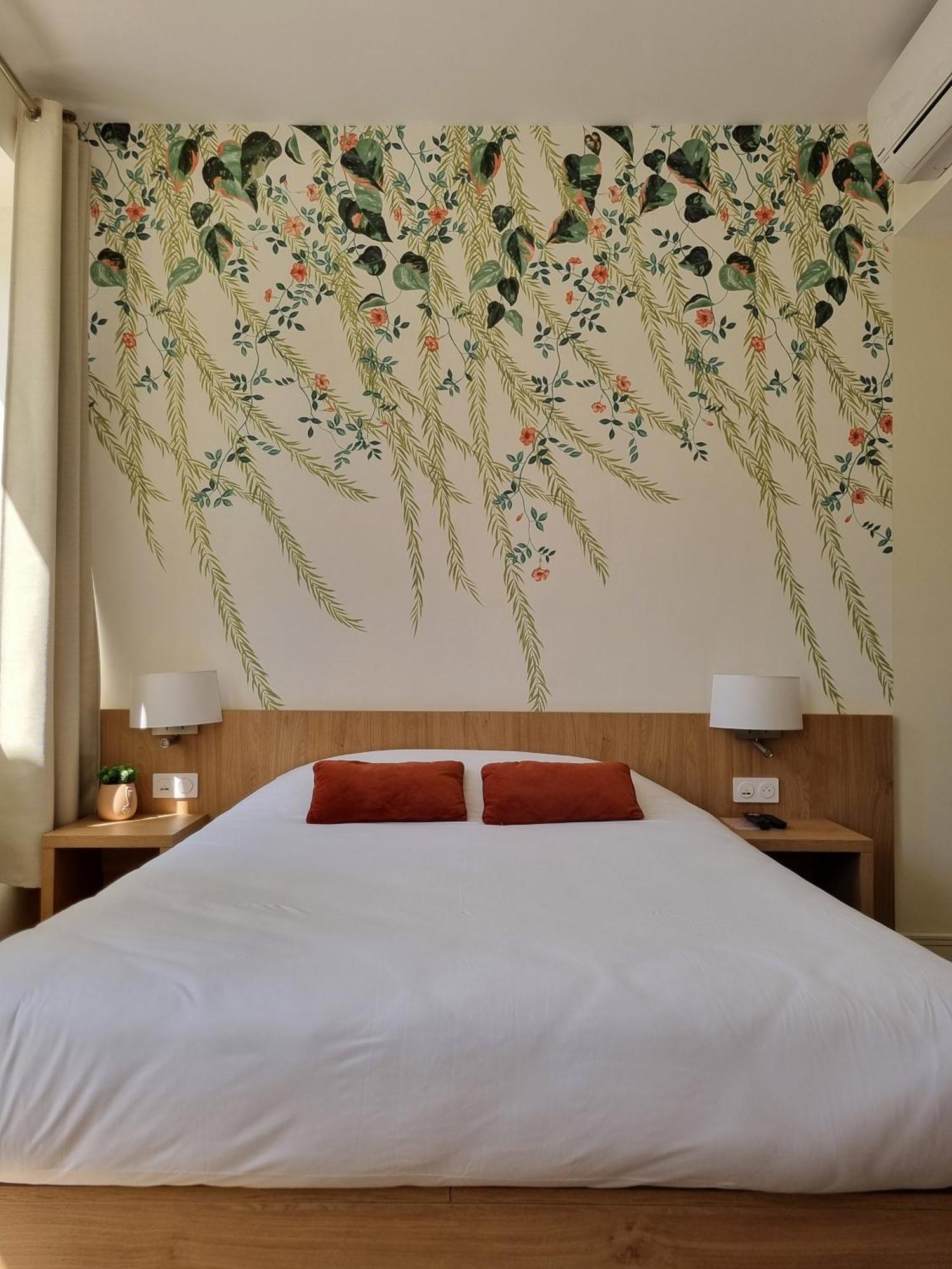 Hostal Bloom Bar & Garden *