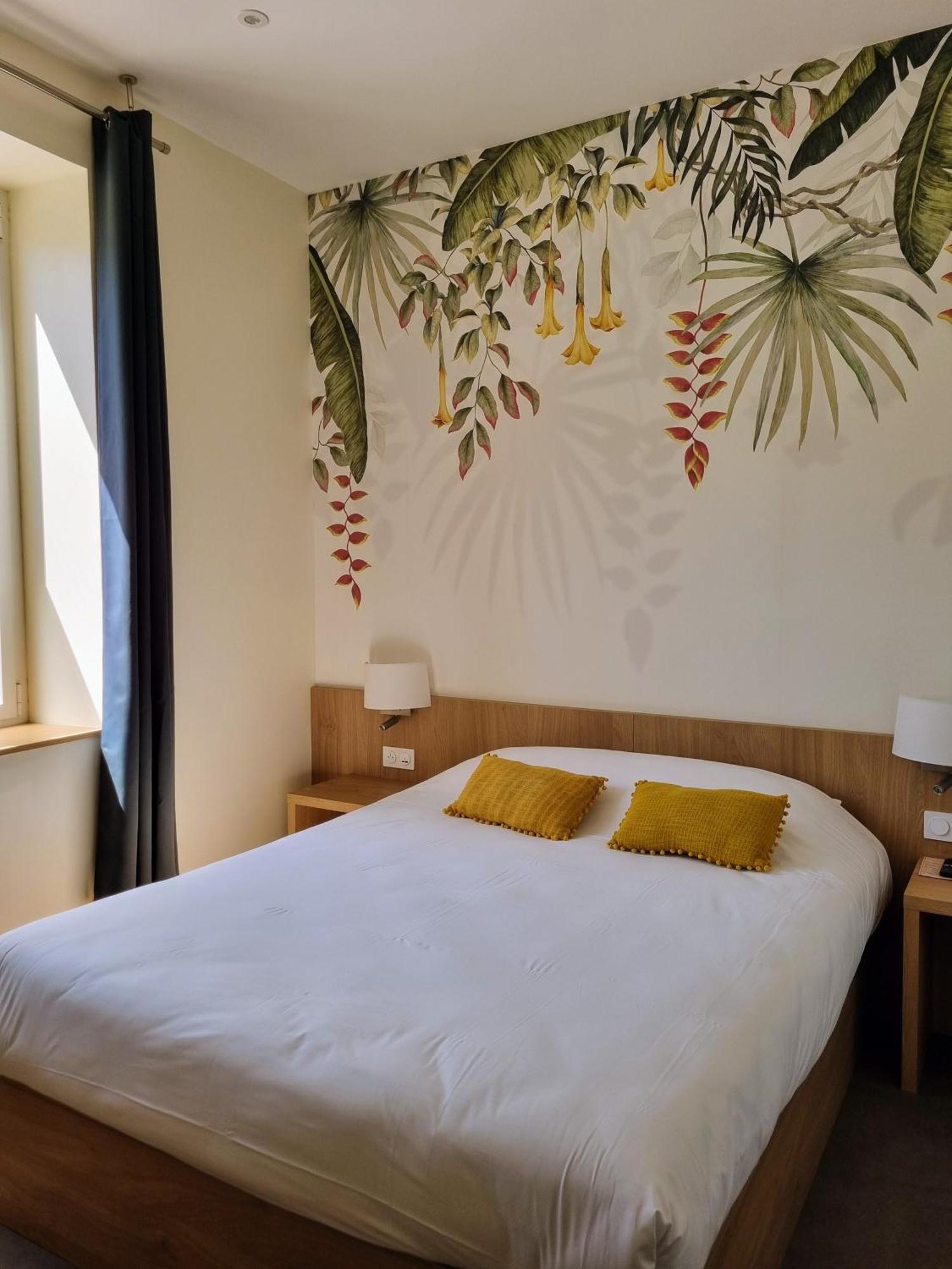 Bloom Bar & Garden Hostal Burdeos